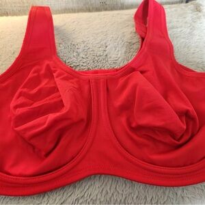 Wacoal 38DD red sports bra EUC